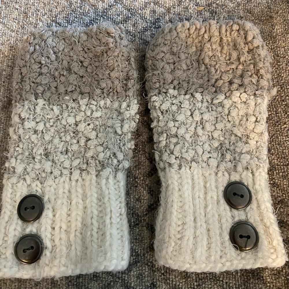 Fingerless gloves
